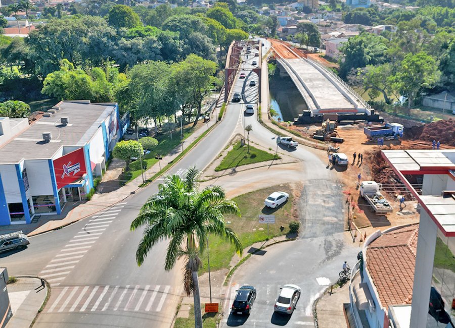 Trânsito sofre alteração na Avenida dos Trabalhadores para continuidade de obras do novo emissário do SAMAE