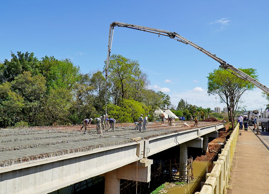 Construção da ponte na Avenida Brasil  avança e via será interditada na segunda-feira, 3