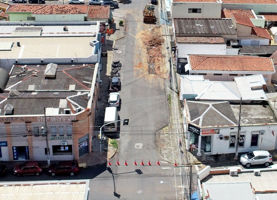 Obras inicia serviços de revitalização da Rua Chico de Paula após período intenso de chuva