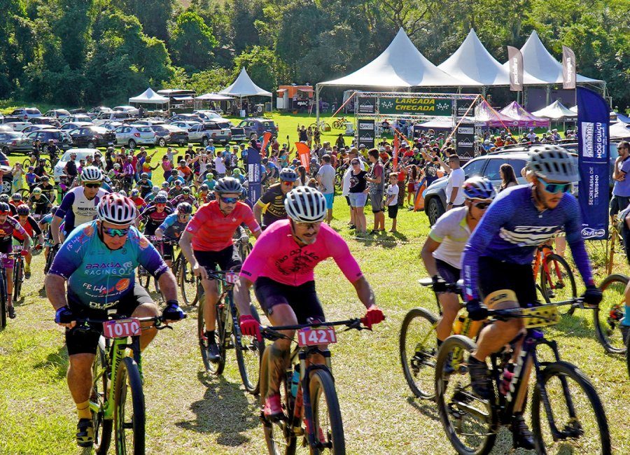 645 ciclistas disputam a 10ª edição do Roseira Race e competição bate recorde de competidores