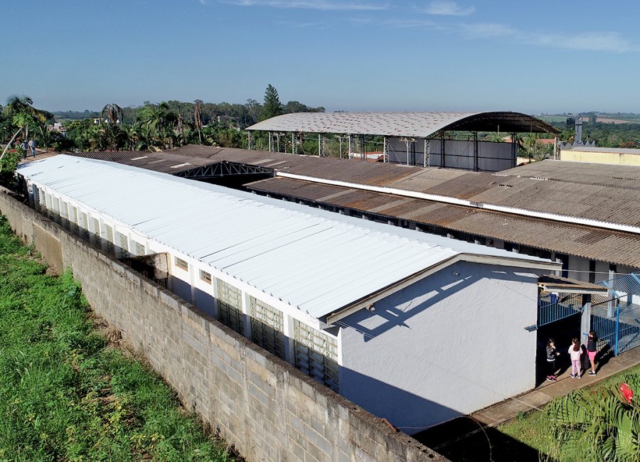 Emef Geraldo Sorg de Martinho Prado tem telhado reformado