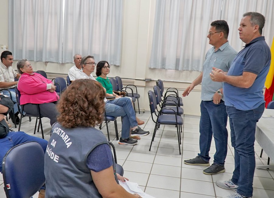  Combate à dengue é tema de reunião e Chácaras Alvorada terá Dia D para retirada de entulhos e verificação de quintais