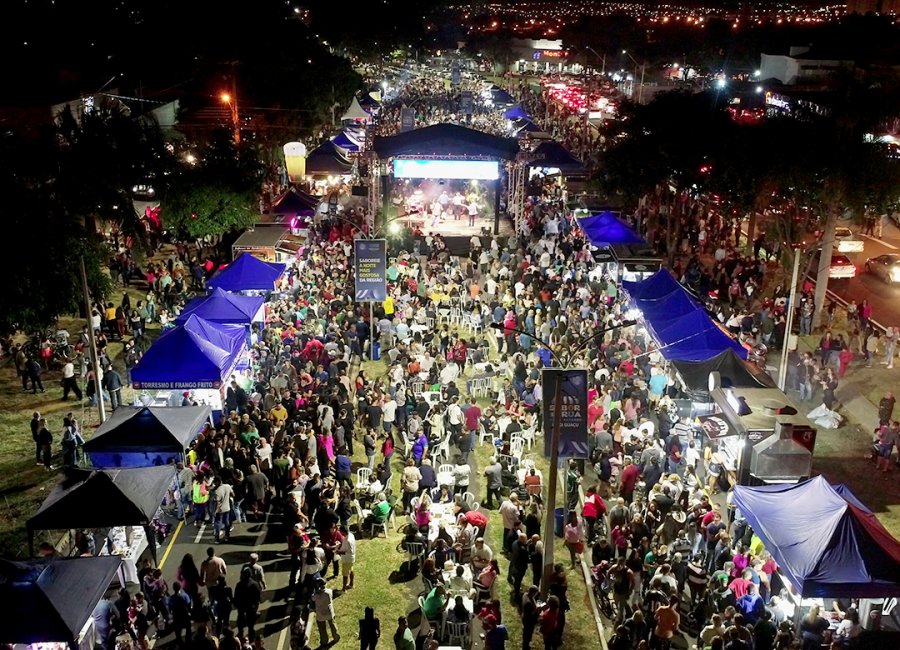 Feira Noturna de Mogi Guaçu é sucesso de público na Avenida Alíbio Caveanha 