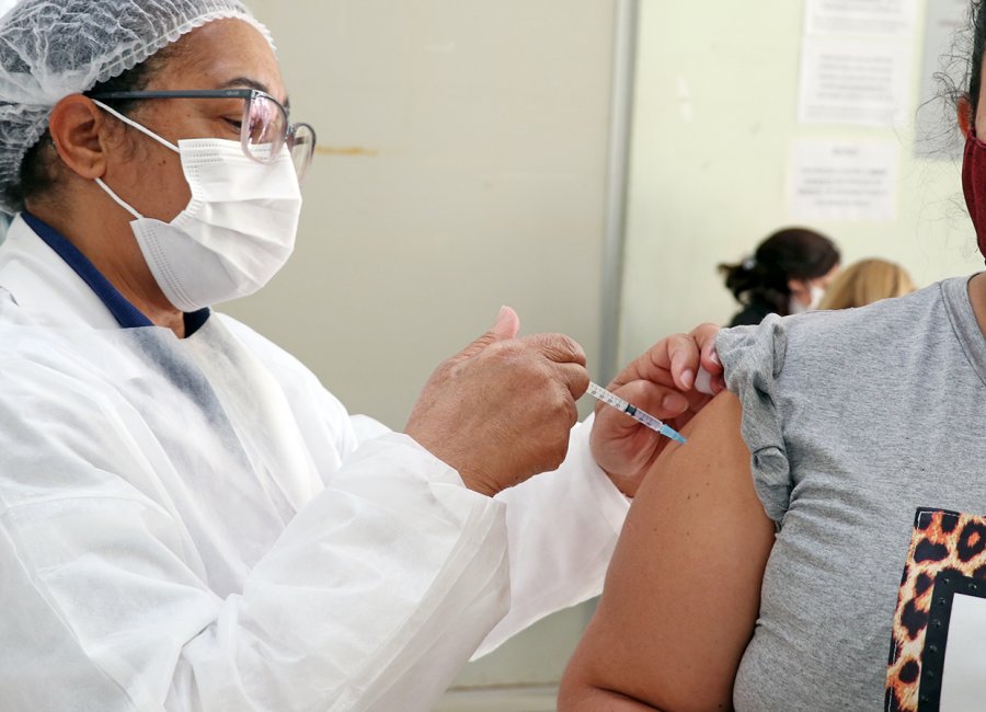 Saúde inicia amanhã agendamento de vacina contra a Covid-19 para maiores de 28 anos