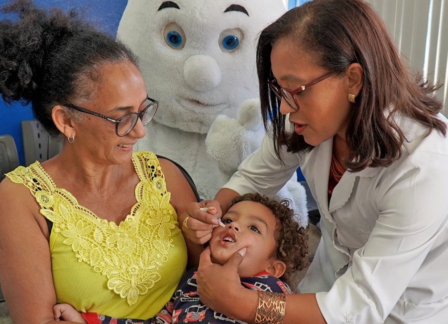 1.278 doses são aplicadas no Dia D de vacinação contra a poliomielite; imunização continua nos postos de saúde 