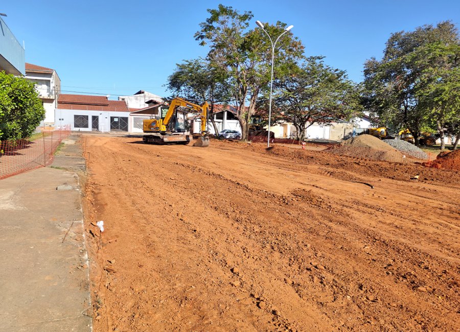 Prefeitura executa infraestrutura asfáltica no estacionamento da UPA do Jardim Santa Marta