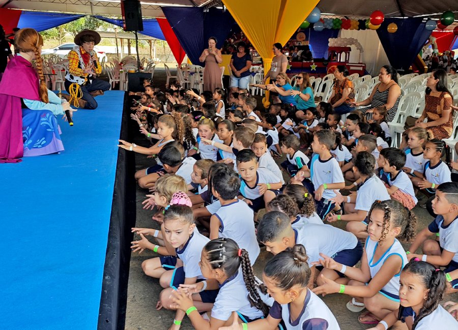 610 estudantes do ensino infantil participam do primeiro dia de atividades da Semana das Crianças