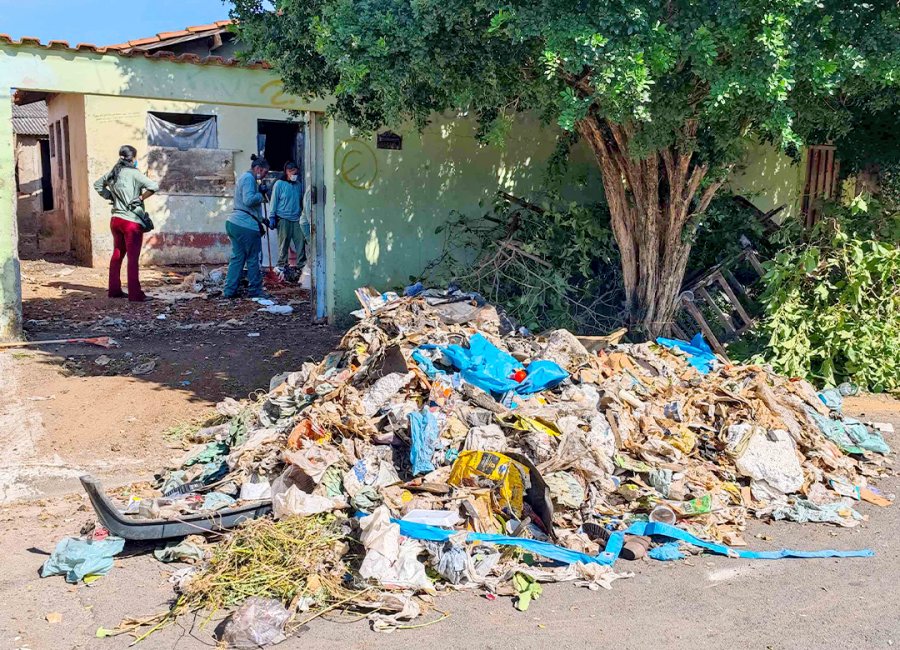  Imóvel no Jardim Fantinato é limpo após notificação e multa ao proprietário 