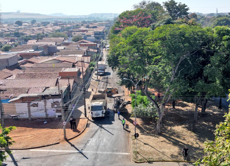 Trecho da Avenida Emília Marchi Martini, no Jardim Esplanada, começa a receber nova infraestrutura 