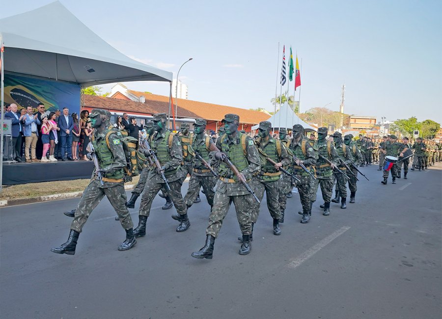 Desfile cívico-militar de 7 de Setembro celebra os 203 anos de Independência do Brasil
