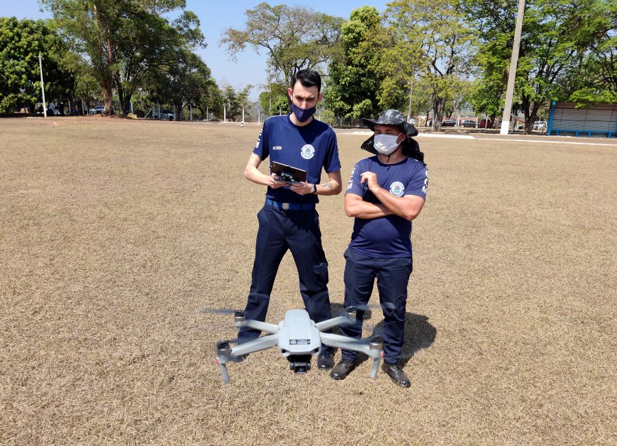 Guardas civis passam por curso de qualificação para manuseio de drone