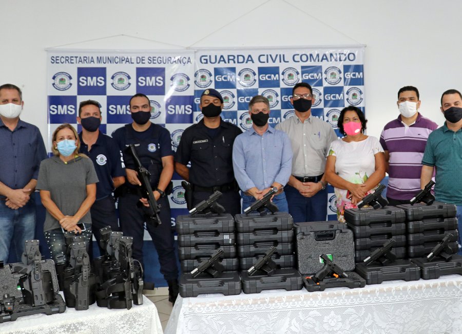 Prefeito entrega novo armamento à Guarda Municipal de Mogi Guaçu