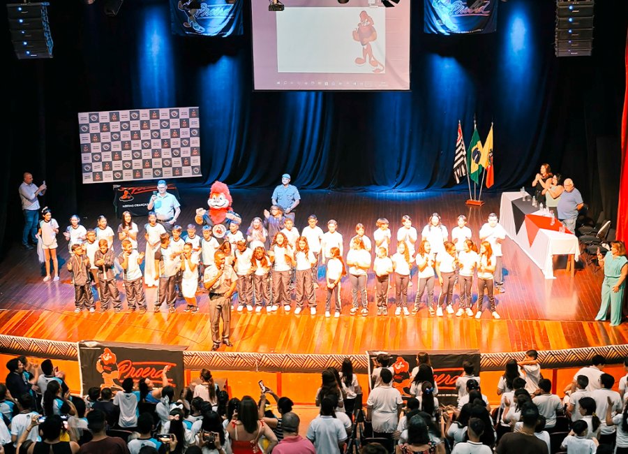 Estudantes da rede municipal concluem formação do Proerd 