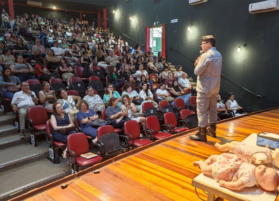 Educação promove curso de primeiros socorros para profissionais da rede municipal