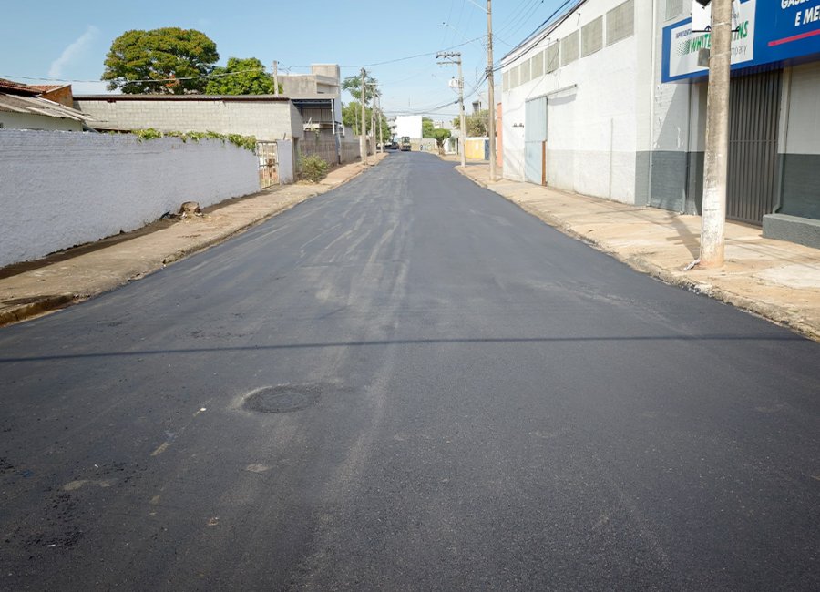 Vias do Imóvel Pedregulhal recebem recapeamento asfáltico