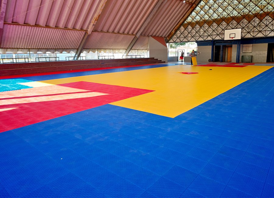 Quadra do Caic é renovada com piso esportivo moderno