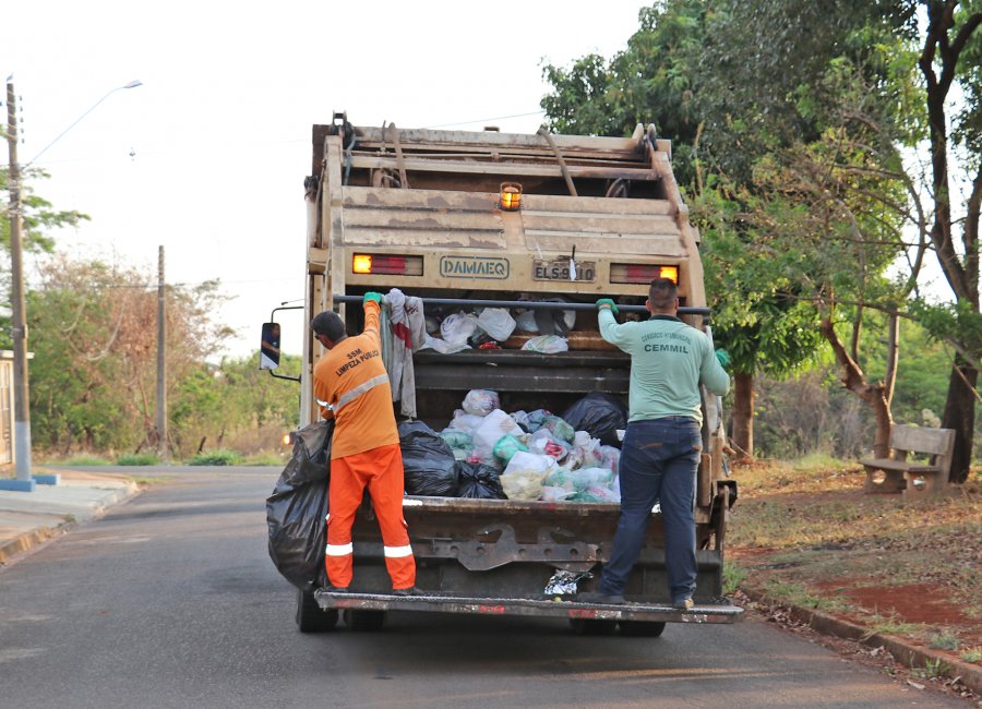 Serviços Municipais adia para novembro reestruturação do novo calendário da coleta de lixo
