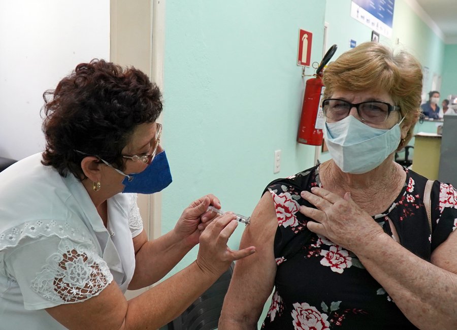 Saúde inicia hoje agendamento de vacina para idosos com mais de 67 anos