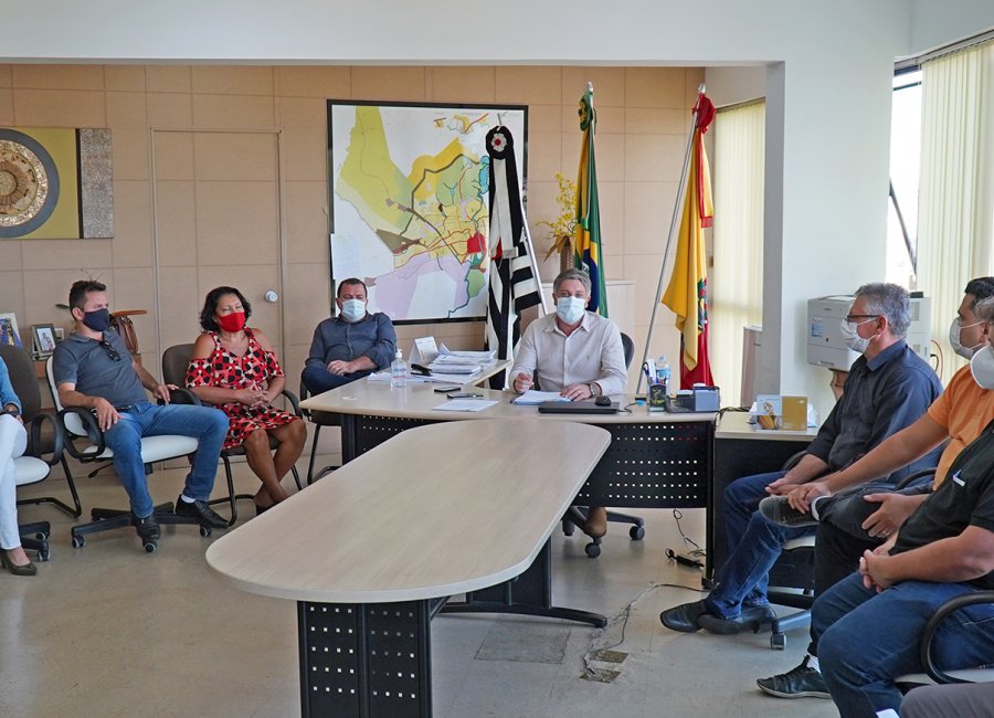 Prefeito anuncia criação de auxílio emergencial a famílias de Mogi Guaçu