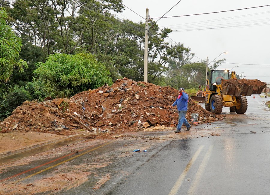 SSM retira 15 caçambas de lixo e de entulho de Área de Preservação Permanente no Ypê Amarelo 