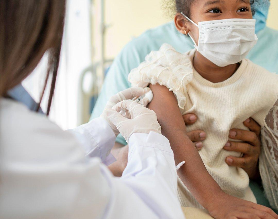 Ministério da Saúde inclui público adolescente para receber vacinas contra meningite e HPV