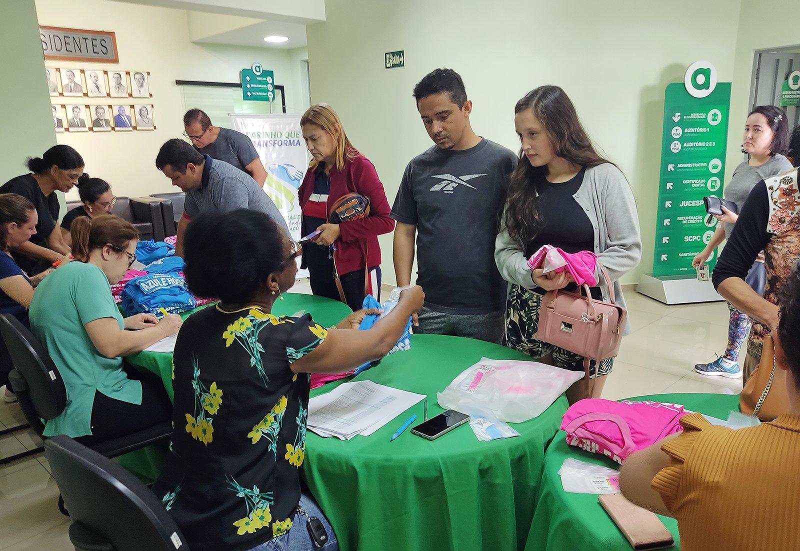 Camisetas da Caminhada Azul e Rosa podem ser retiradas até 21 horas desta sexta-feira