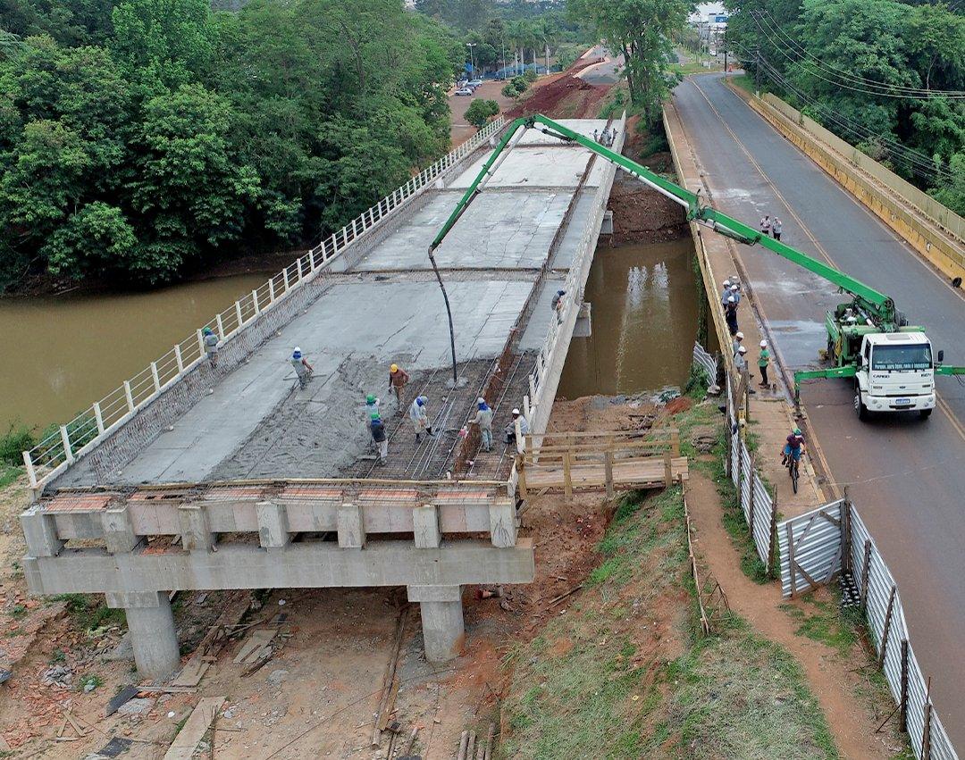 Concluída etapa de concretagem da nova ponte da Avenida Brasil