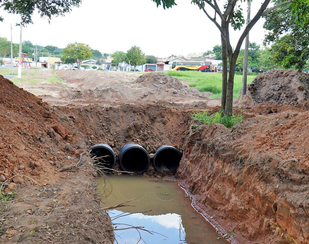 Obras de implantação de nova galeria de águas pluviais avançam na Zona Sul de Mogi Guaçu