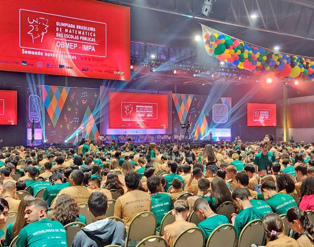 Estudantes da rede pública de ensino recebem medalhas de ouro em Florianópolis