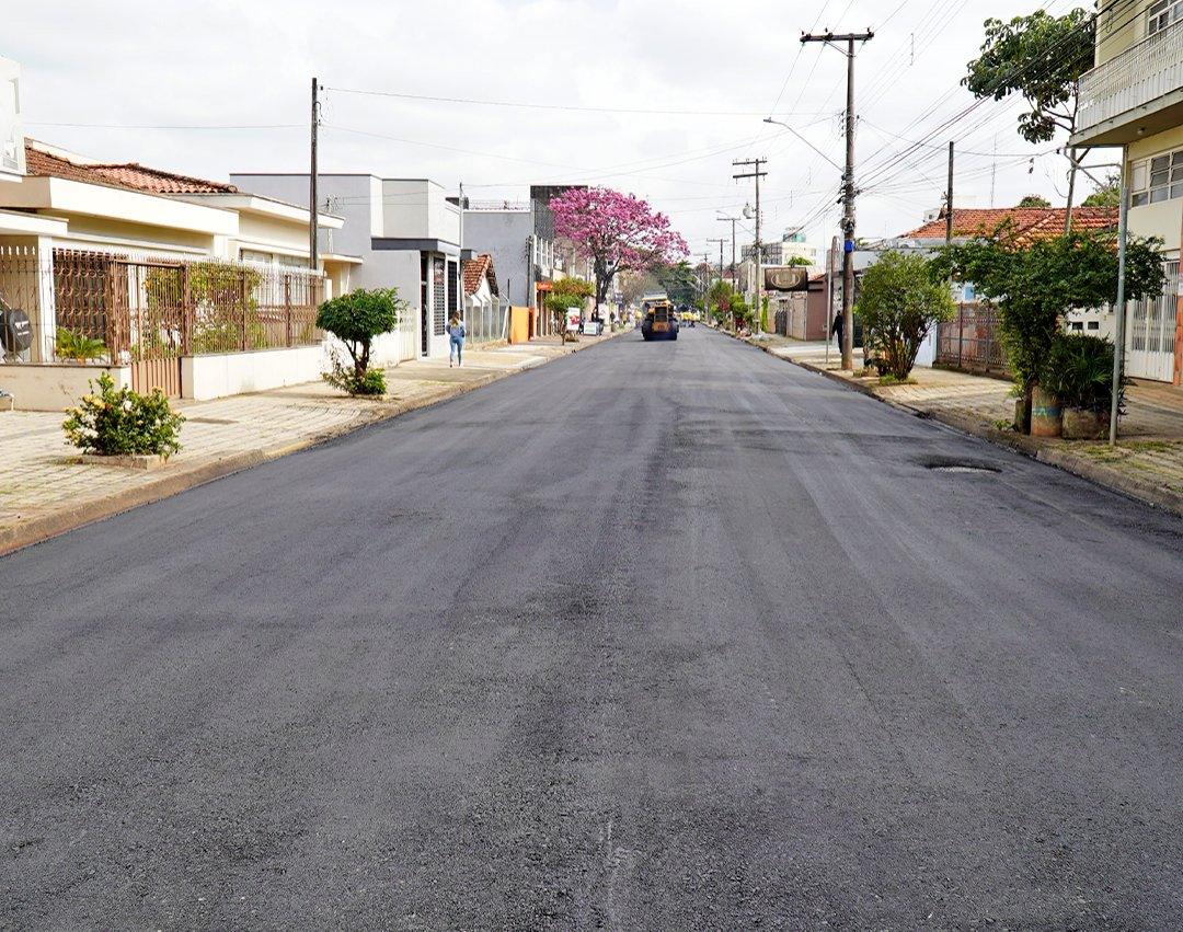 Prefeitura finaliza recapeamento em ruas da Vila Júlia; pacote já efetuou mais de 9 km de novo asfalto
