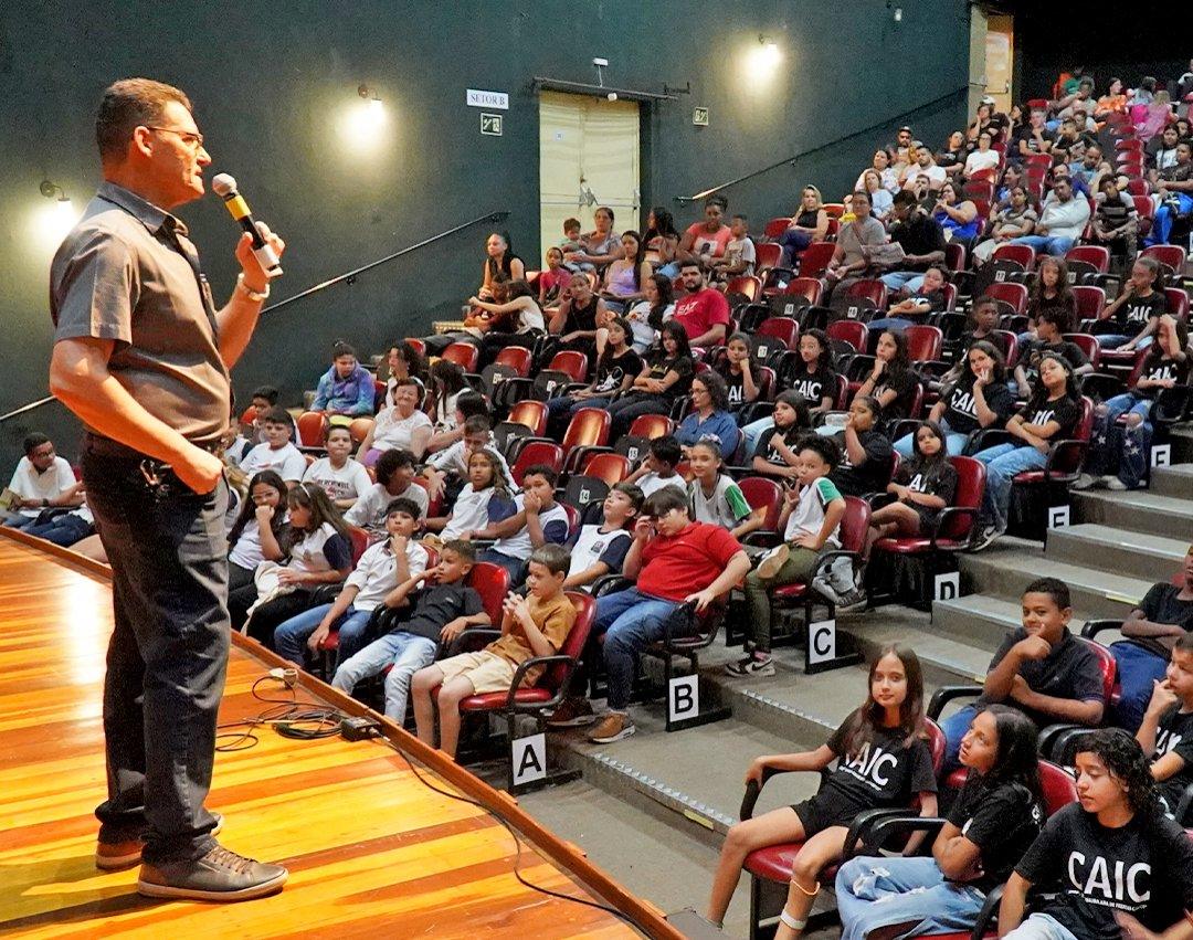Primeiro dia de formatura do PROERD reúne 160 estudantes no Centro Cultural