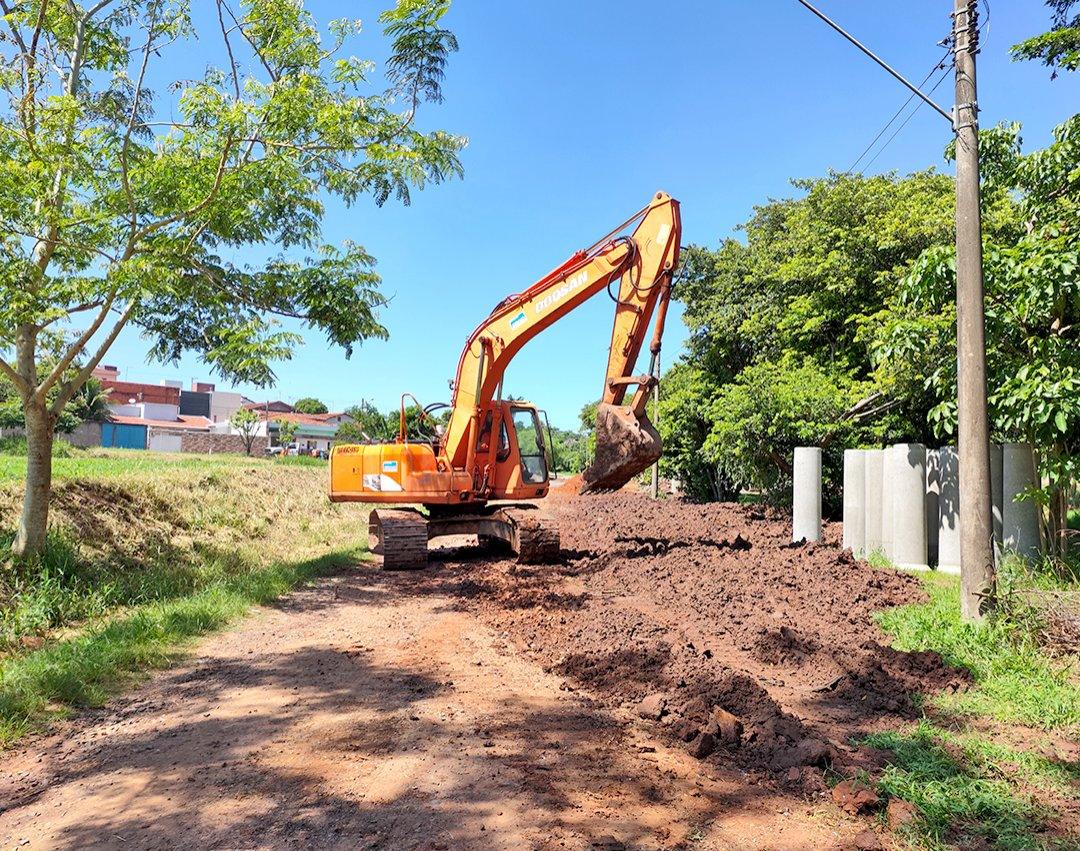 Prefeitura executa obra de drenagem para implantação de nova galeria de águas pluviais no Jardim Cristina