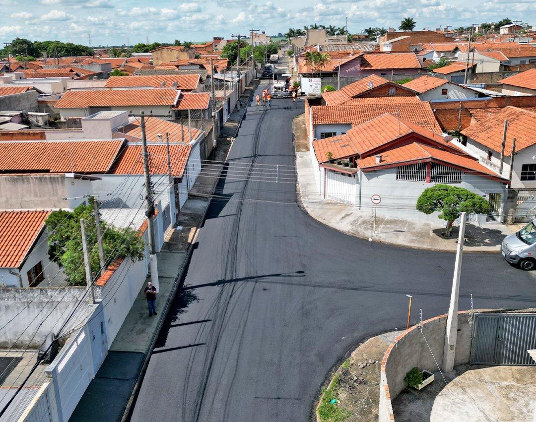 Prefeitura retoma recapeamento de ruas na Zona Leste