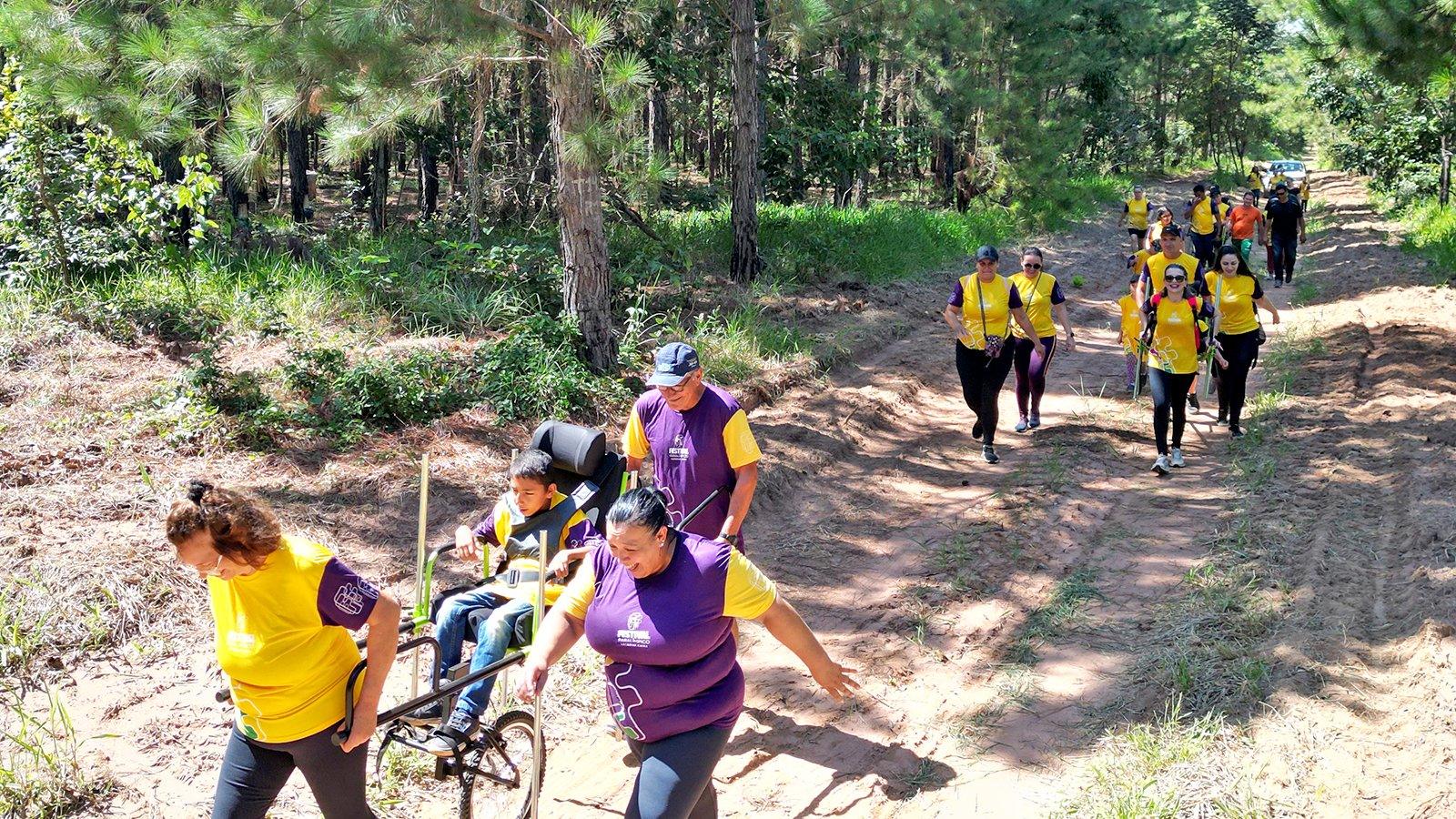 Cadeira inclusiva possibilita passeio na Fazenda Campininha