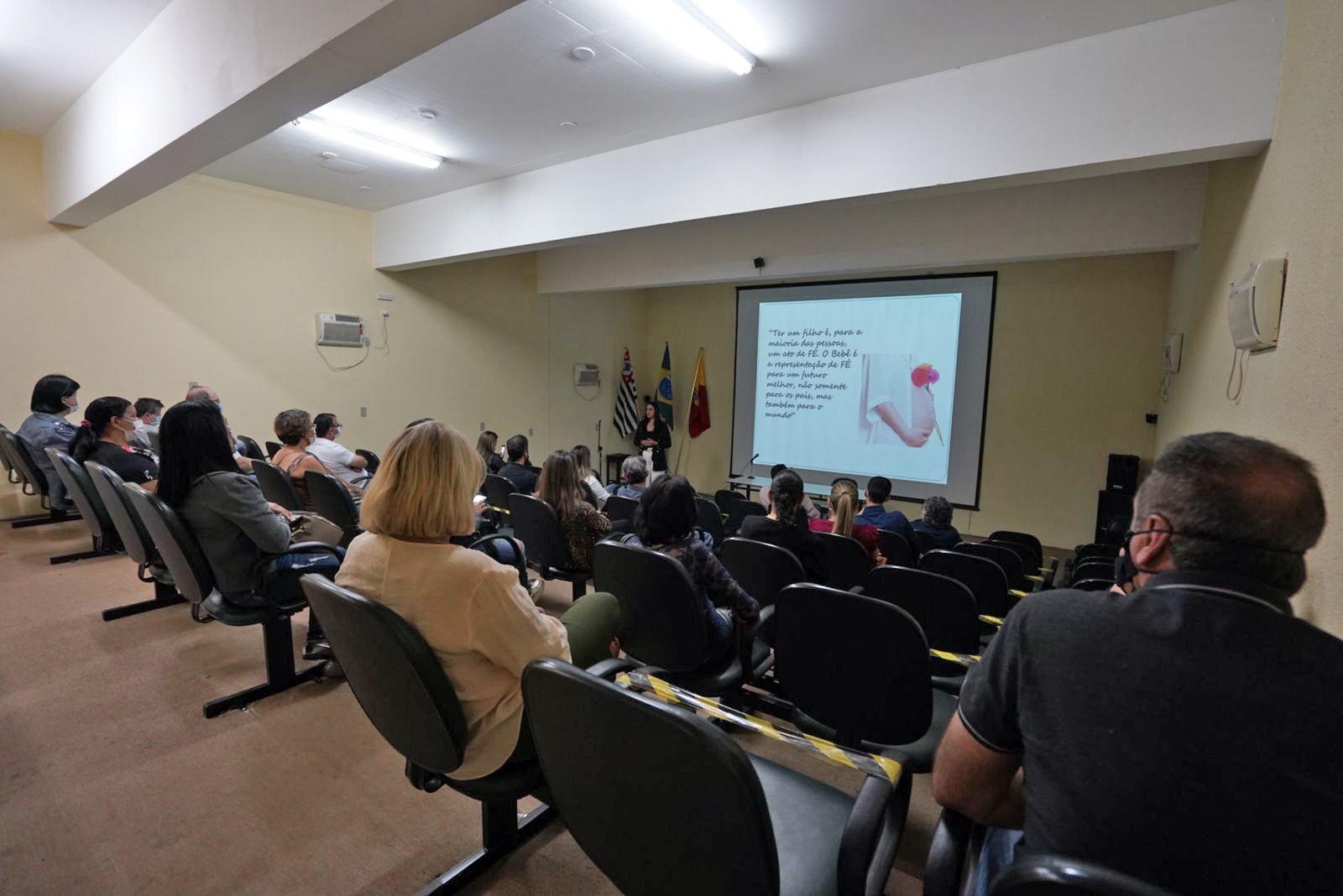 Pré-natal odontológico é tema de capacitação de profissionais