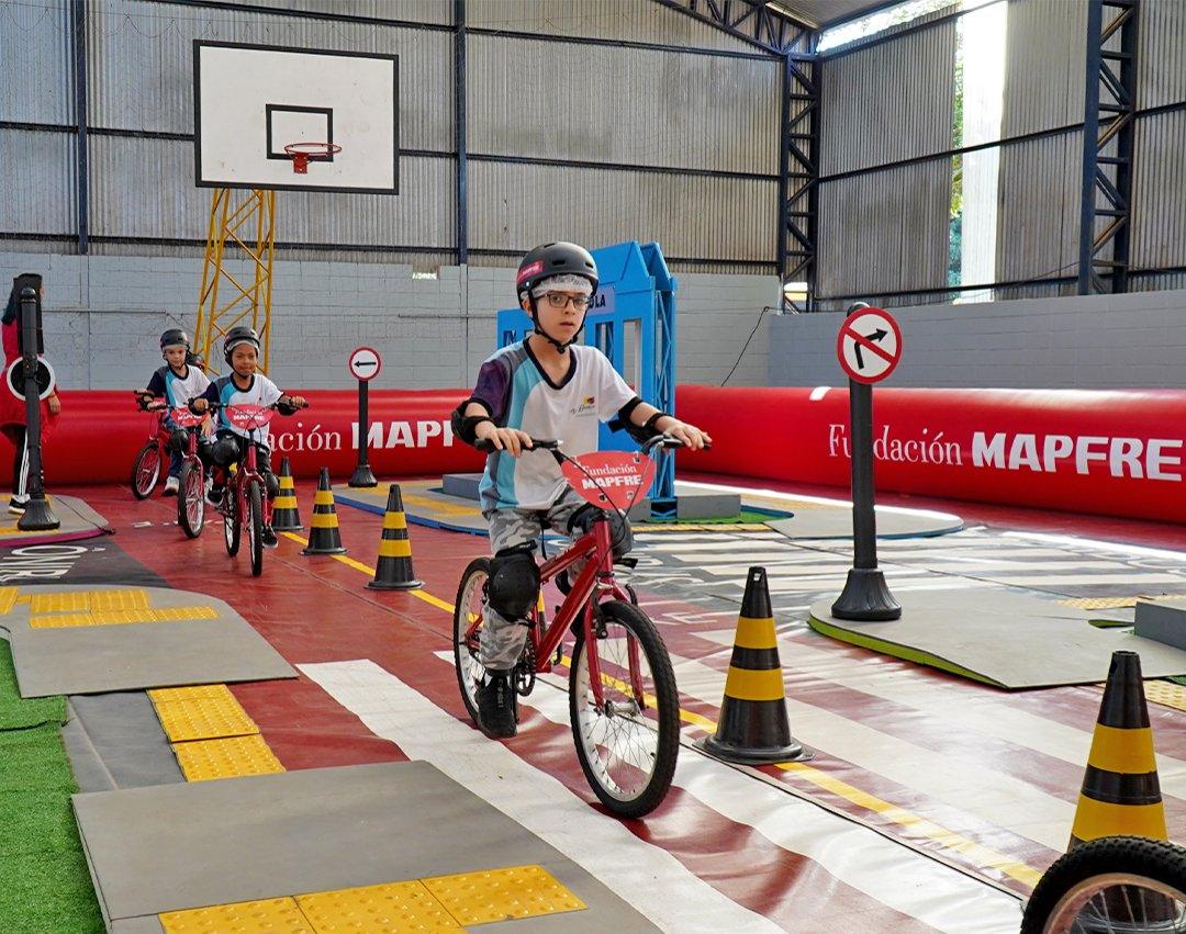 Estudantes do ensino fundamental participam do projeto Na Pista Certa 