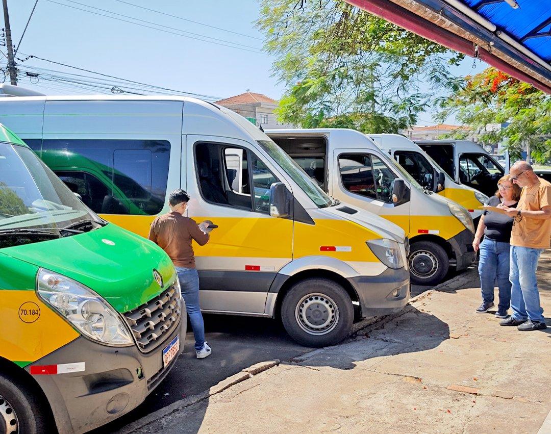 Vans do transporte escolar passam por vistoria de segurança