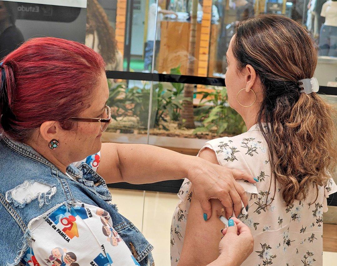 Mais de 60 doses são aplicadas em ação realizada no Buriti Shopping 