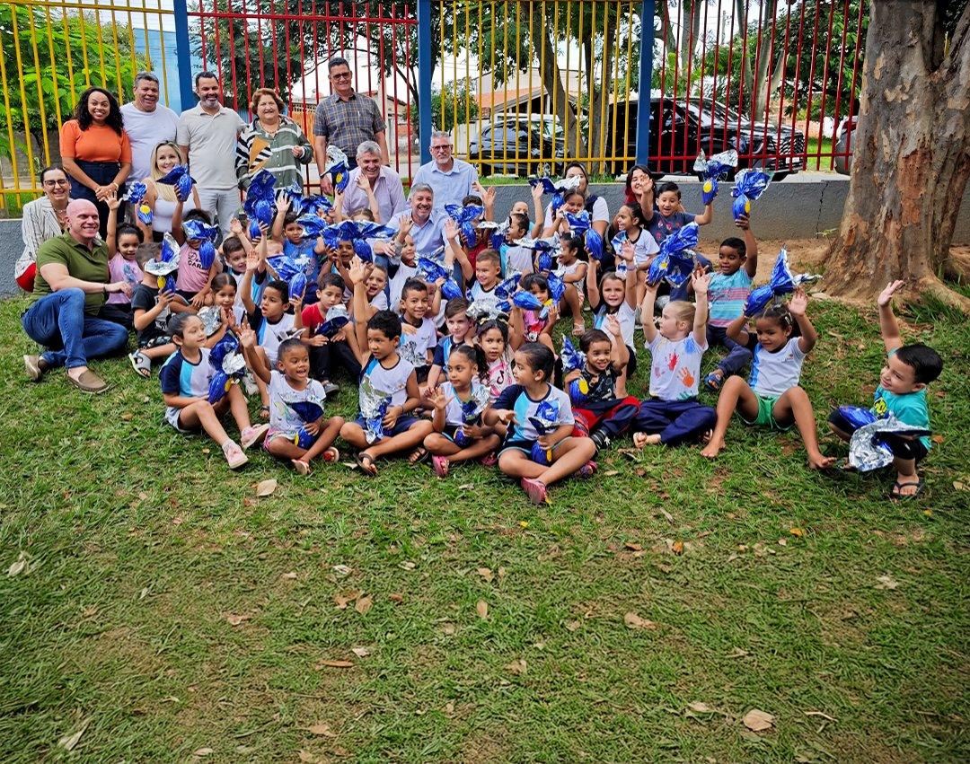 Estudantes da rede municipal recebem ovos de Páscoa