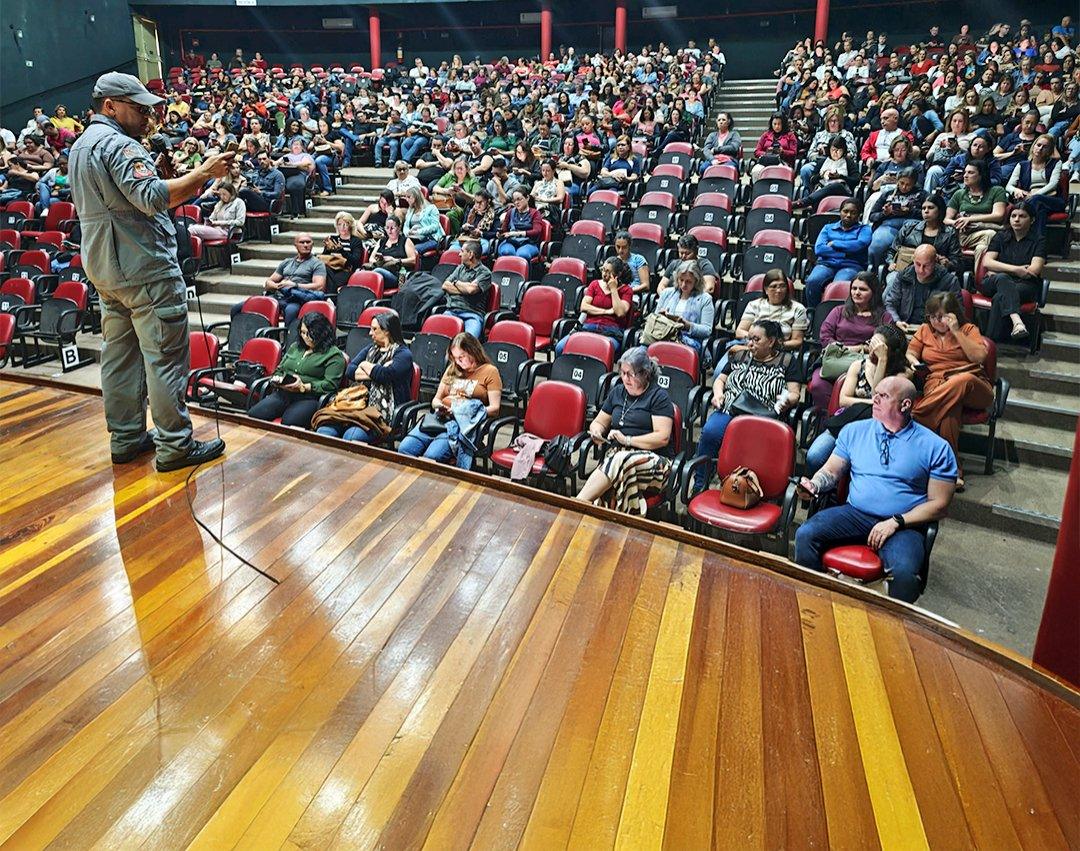 Profissionais do ensino fundamental passam por formação em primeiros socorros
