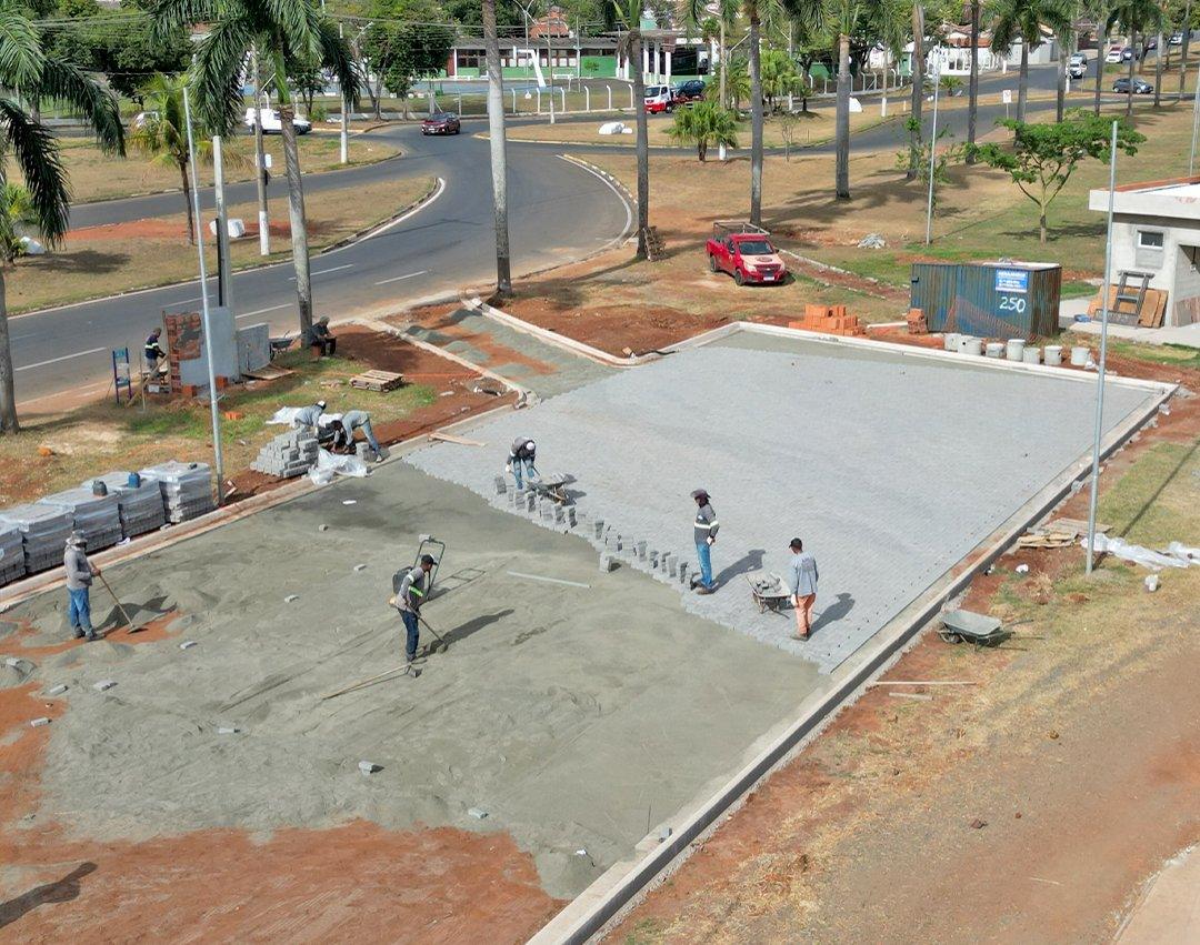 Estacionamento do Campo do TG começa a receber novo piso intertravado