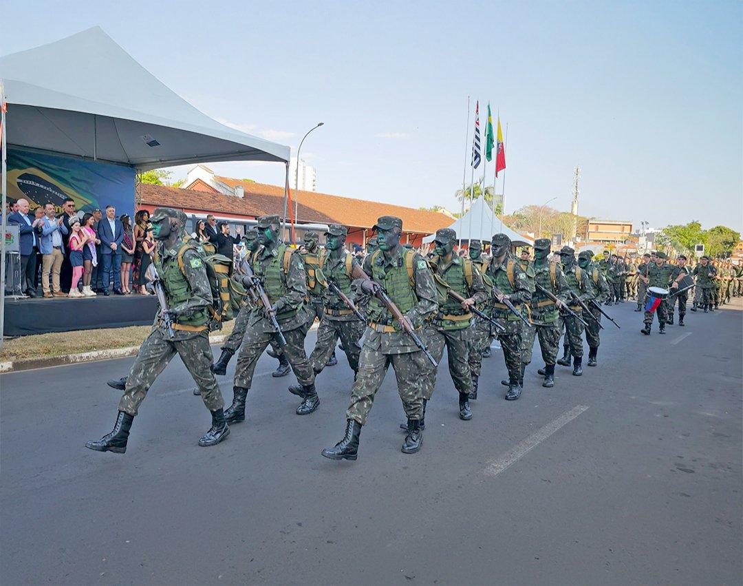 Desfile cívico-militar de 7 de Setembro celebra os 203 anos de Independência do Brasil