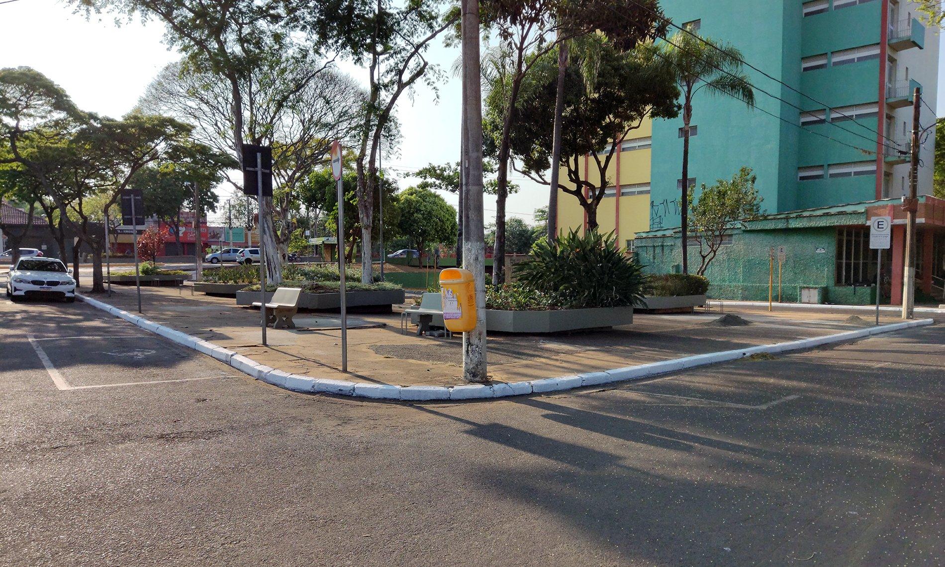 Praça Cândido Rondon passa por serviços de revitalização