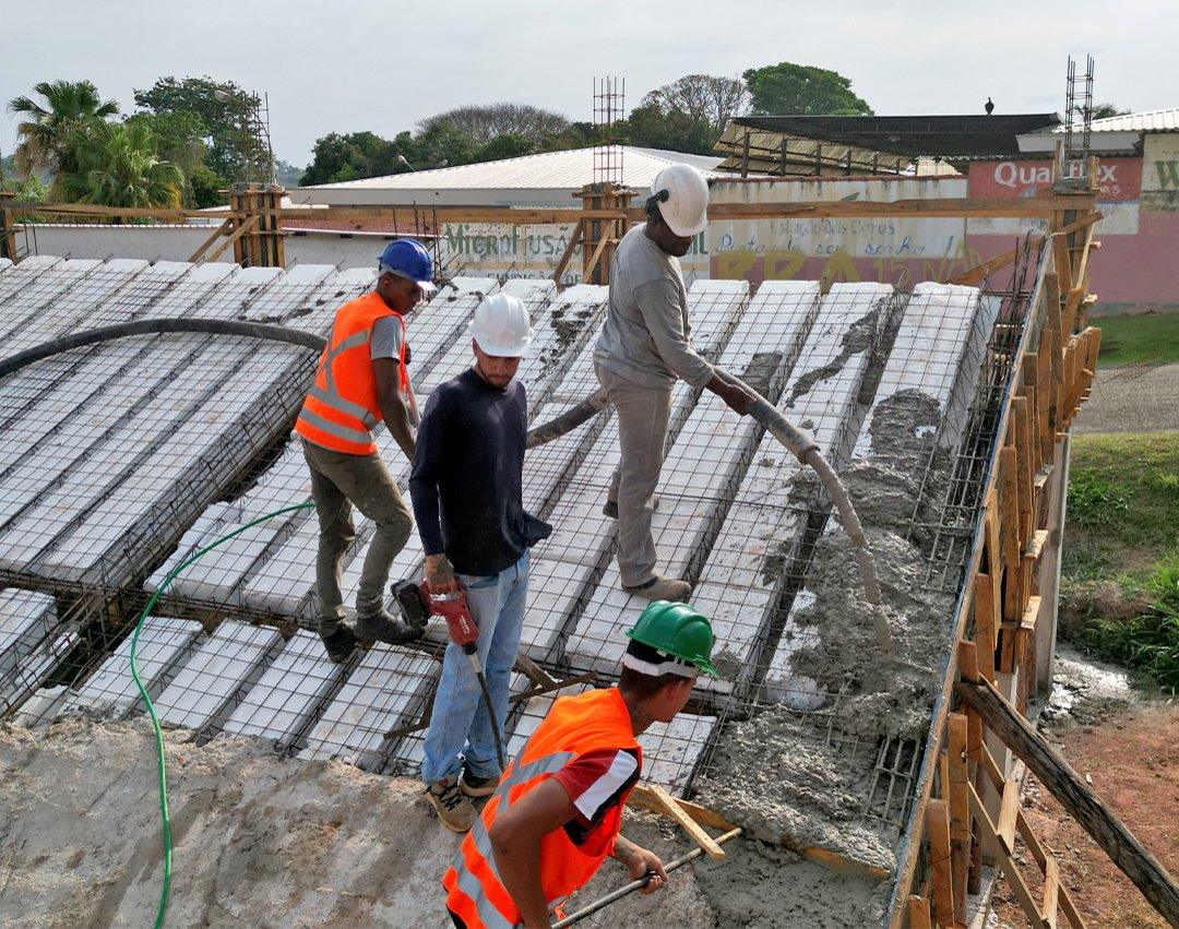 Iniciada a concretagem de parte da arquibancada do Estádio do Camacho