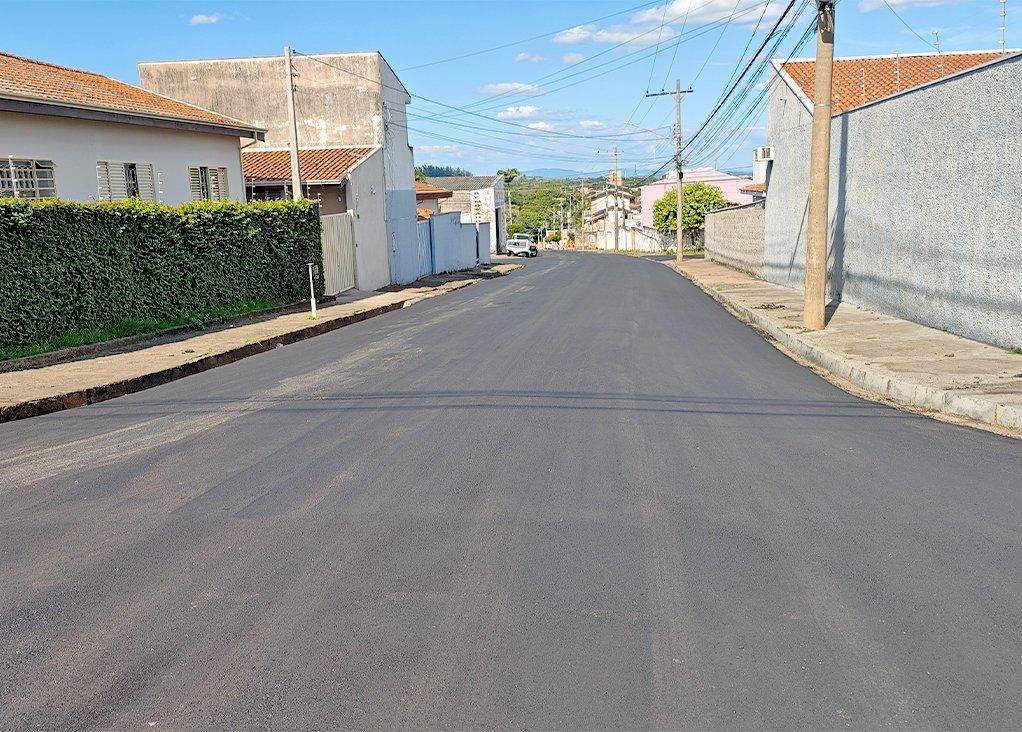 Recapeamento asfáltico é executado em vias do Arruamento Primavera