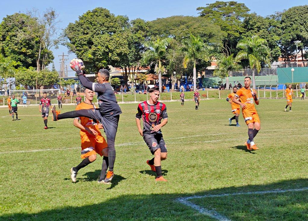 Paulista enfrenta o LA 12 na primeira semifinal do Amador de Mogi Guaçu