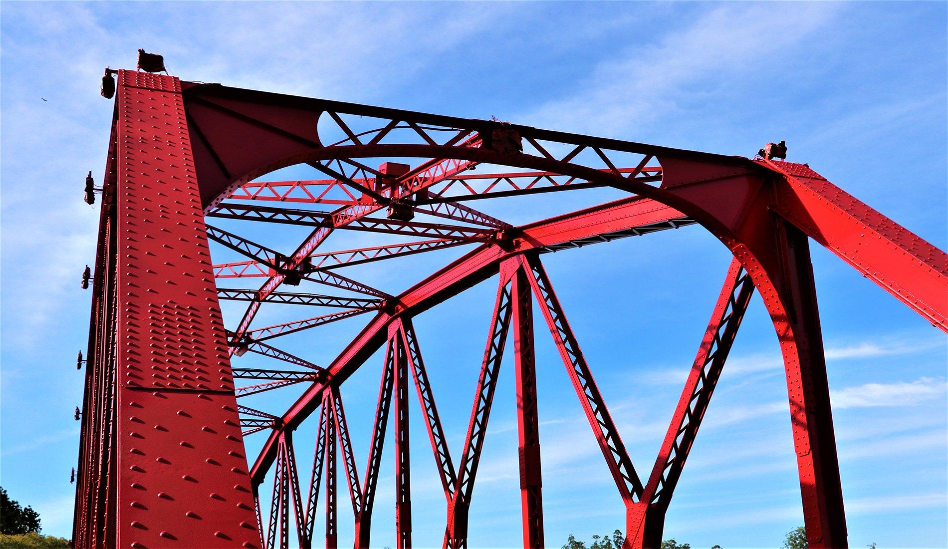 Ponte de Ferro será interditada para conclusão dos serviços de iluminação ornamental
