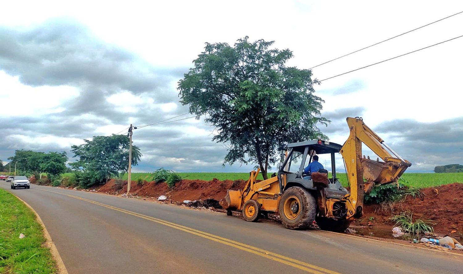 SSM limpa 10 pontos de descarte irregular de lixo na estrada da Roseira