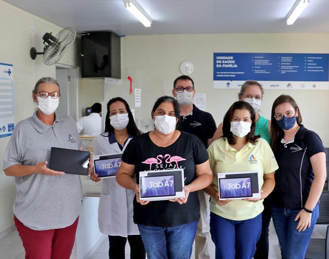 Saúde entrega novos tablets para os agentes comunitários de saúde