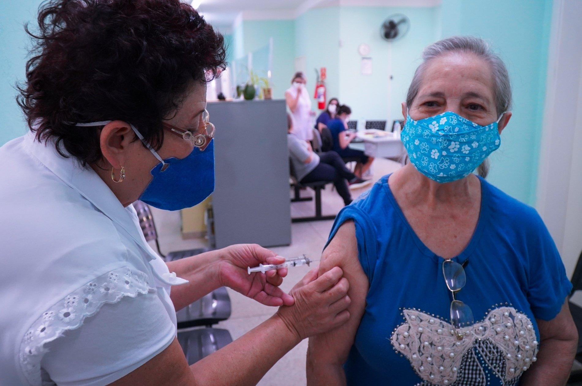 Saúde realiza nesta quinta agendamento de vacinação para moradores a partir de 68 anos